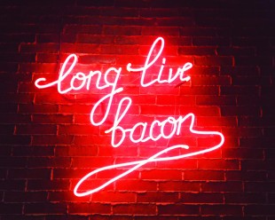 Long live bacon – red neon on a brick wall